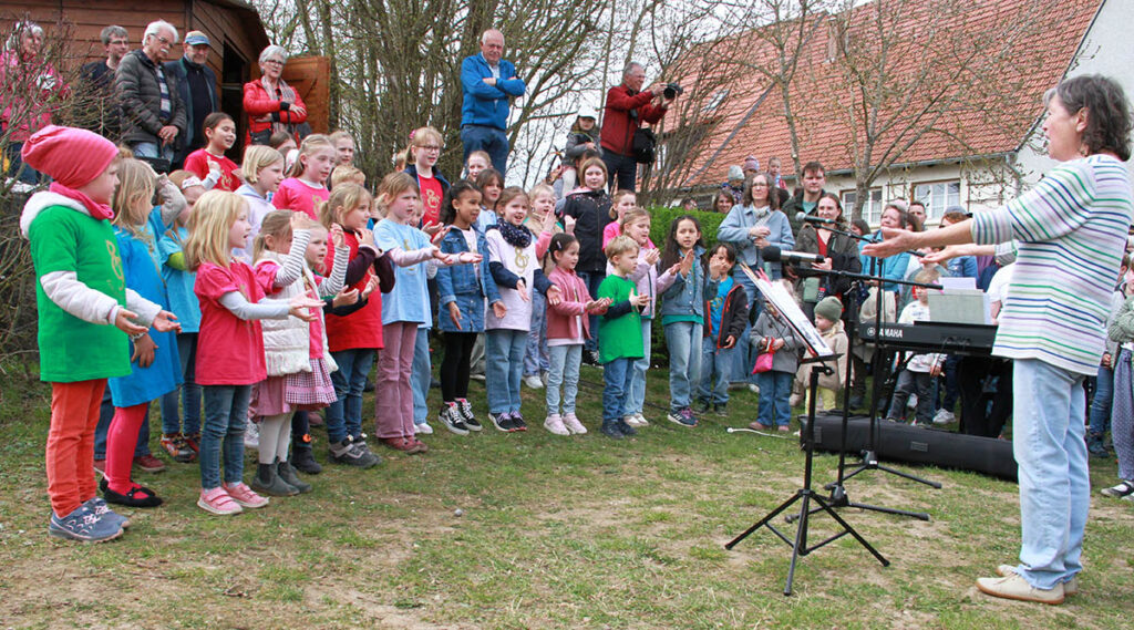Goldkehlchen beim Osterbrunnenfest